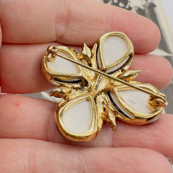 Vintage Mid-Century Monet Maltese Cross Brooch - Picture 4 of 6